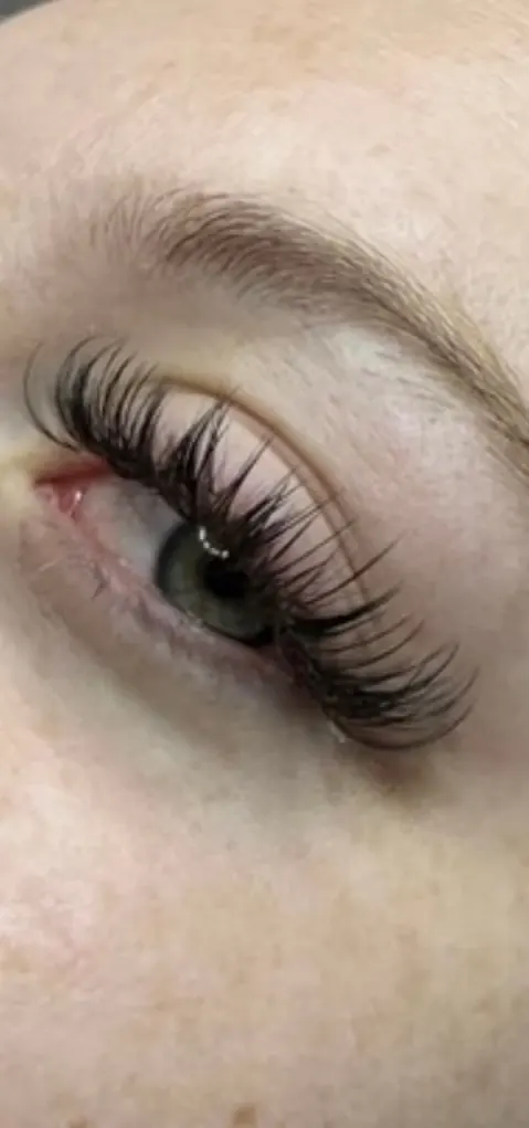 A spiky, separated lash set on a green-grey eye